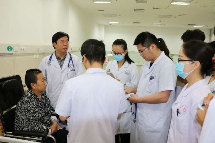 仁心仁术为患者护航丹心妙手保康健——专访江南在线体育康复科